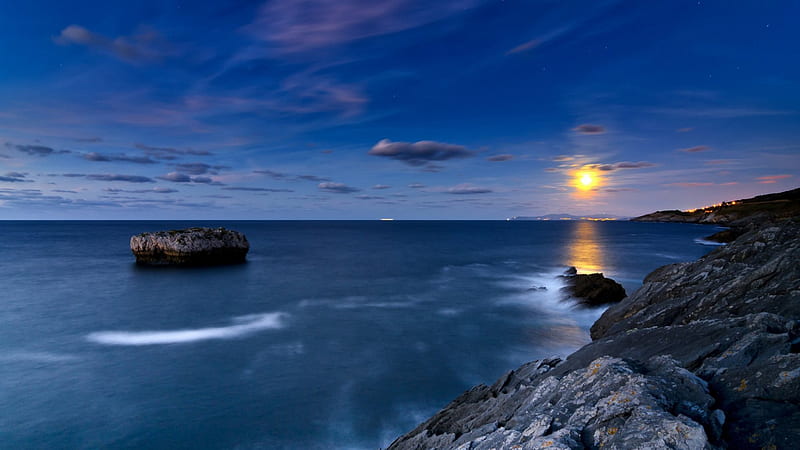 wonderful rocky seacoast under moonlight, rocks, moon, evevning, coast, sea, light, HD wallpaper