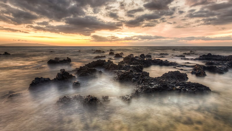 Mana kai beach hawaii, beach, rocks, clouds, mist, HD wallpaper | Peakpx