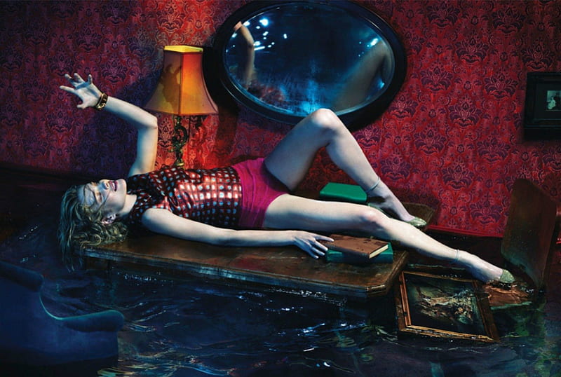 Natalia Vodianova, red, lamp, lantern, model, orange, interior, woman, water, girl, actress, mirror, pink, blue, HD wallpaper