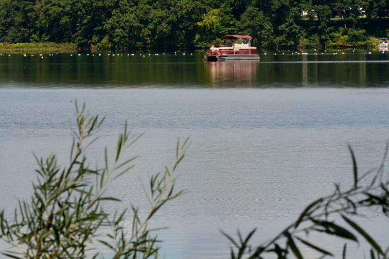 a day on the lake, little lake, scenic lake, pretty lake, boating, HD wallpaper