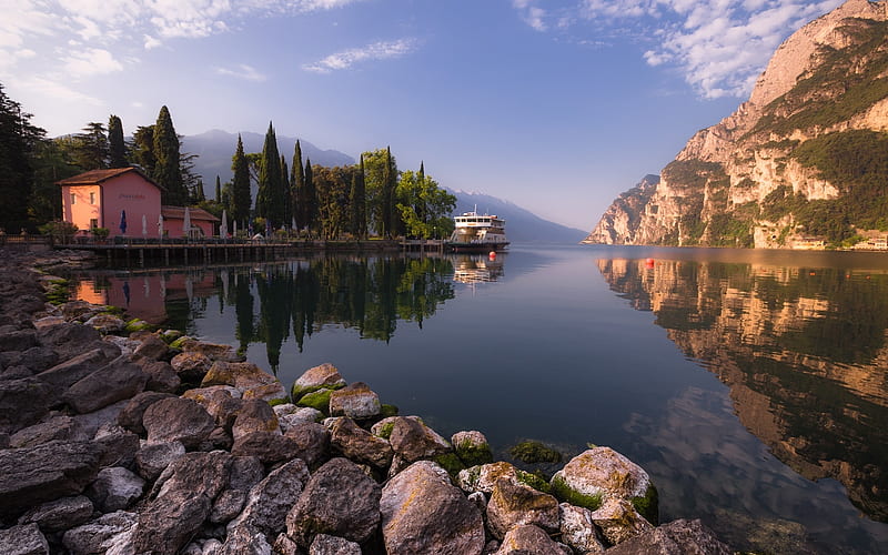 Lake Garda in Italy, Italy, lake, Garda, calm, house, ship, reflection, HD wallpaper