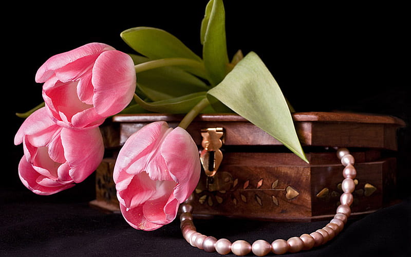 still life, pretty, box, bonito, graphy, nice, elegance, gentle, flowers, beauty, pearls, tulips, pink, tulip, harmony lovely, necklace, cool, bouquet, flower, HD wallpaper