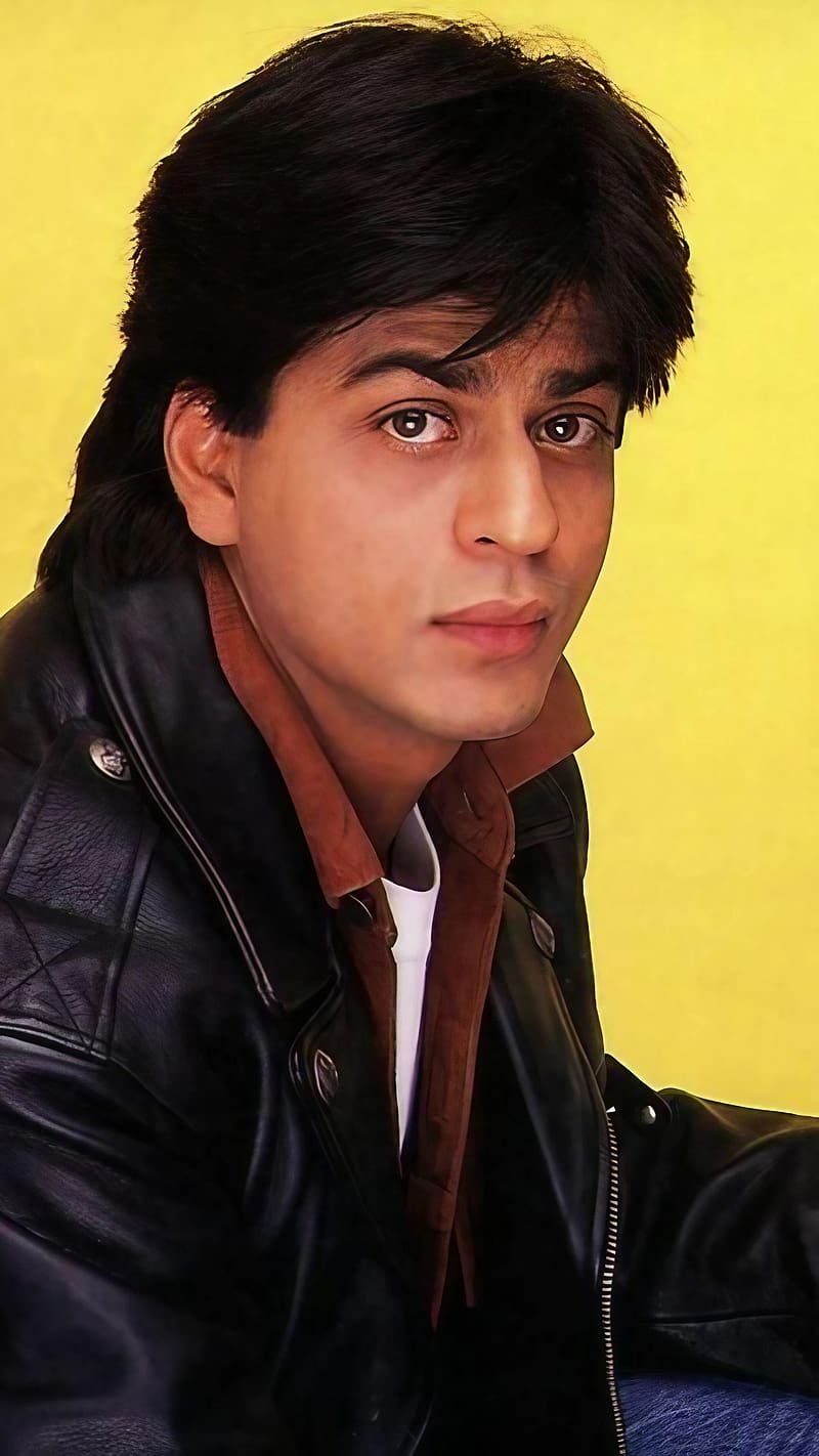 Shahrukh Khan New, Shahrukh Khan in yellow background, yellow background, indian actor, hero, HD phone wallpaper
