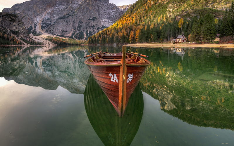 Lake Braies, mountain lake, boat, autumn, mountain landscape, Dolomites, South Tyrol, Italy, Lake Prags, Pragser Wildsee, HD wallpaper
