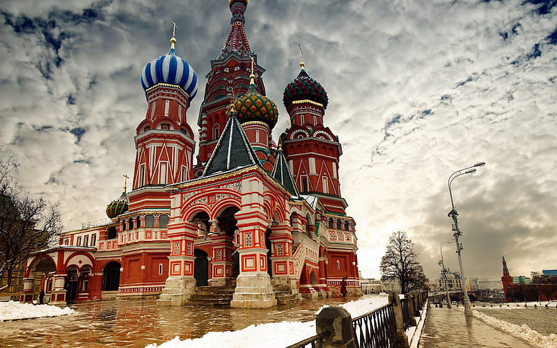 Saint Basil\'s Cathedral, architecture, moscow, cathedral, monuments, bonito, sky, clouds, saint basils, saint basil cathedral, medieval, russia, nature, HD wallpaper