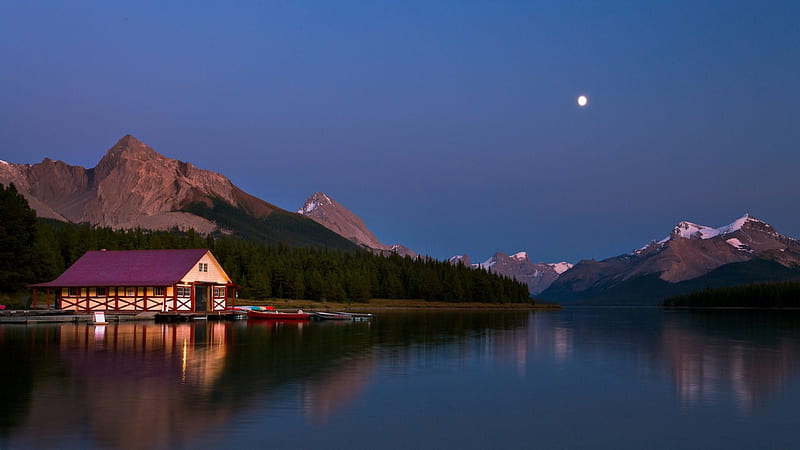 boathouse on maligne lake canada under moonlight, forest, moon, boats, mountains, boathouse, lake, HD wallpaper