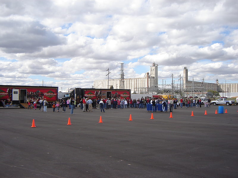 Budweiser, parking lot, event, cones, people, HD wallpaper