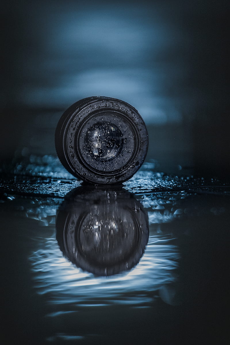round black smartphone lens with reflection on water digital, HD phone wallpaper