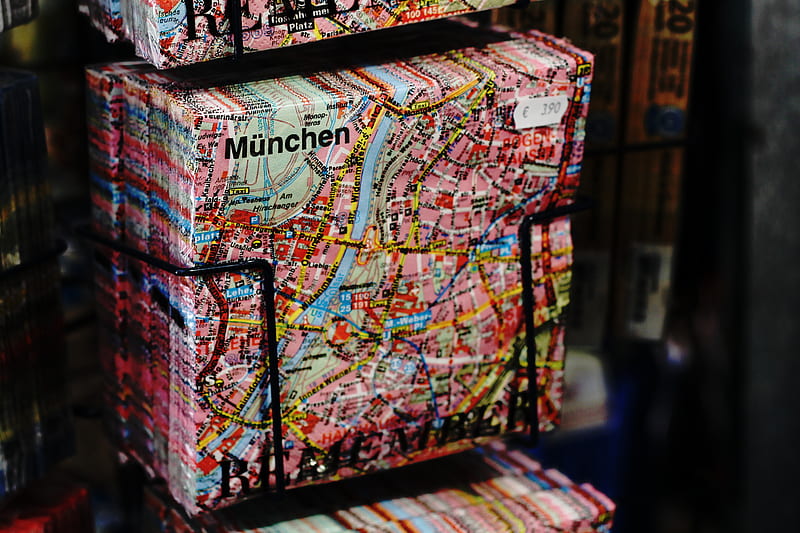 Munchen map print pack on black rack, HD wallpaper