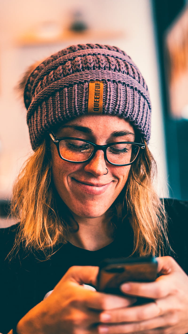 woman wearing black framed eyeglasses and grey knit beanie while using smartphone, HD phone wallpaper