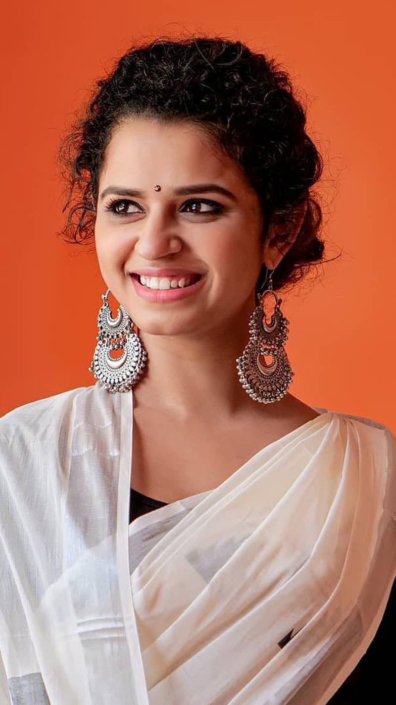 Meenakshi raveendran , saree addiction, model, HD phone wallpaper
