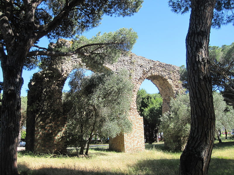 Aquaduct in Frejus, France, architecture, roman, ancient, aquaduct, trees, sky, old, summer, sunshine, blue, HD wallpaper