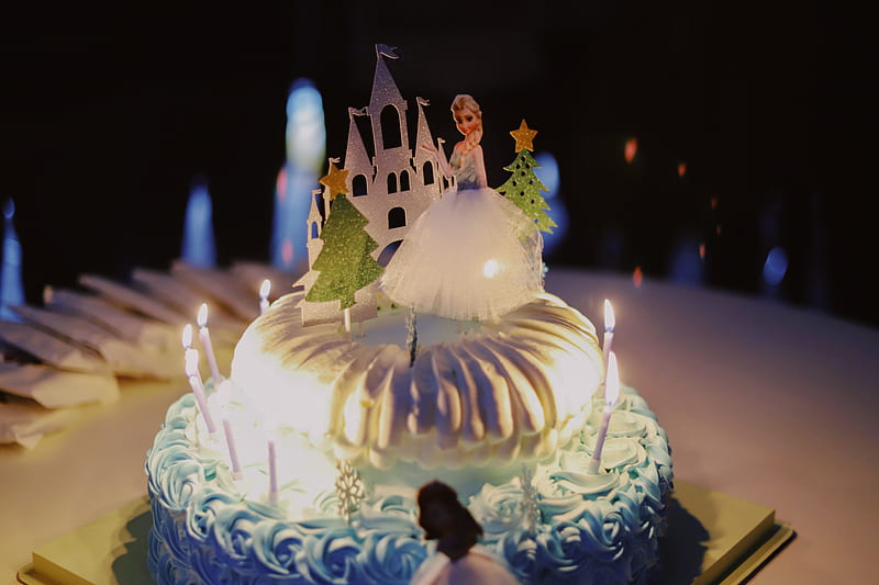2-layer cake with lighted candles and Disney Frozen Queen Elsa cake topper, HD wallpaper