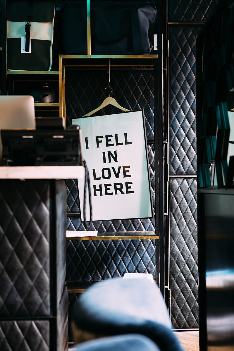 i fell in love here poster in a room, HD phone wallpaper
