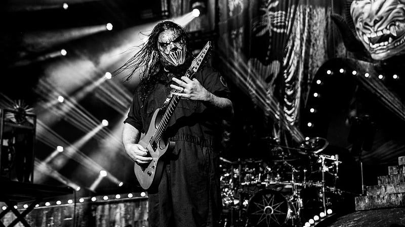 Slipknot Mick Thomson In Stage With Guitar Wearing Black Dress Music, HD wallpaper