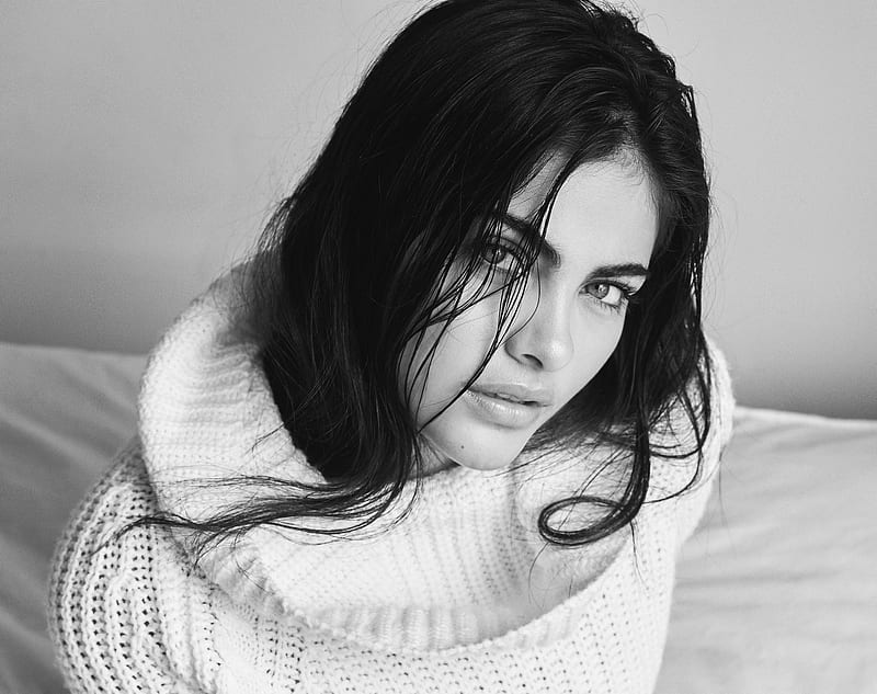 Girl Closeup Wearing Sweater Monochrome, girls, model, monochrome, black-and-white, sweater, HD wallpaper