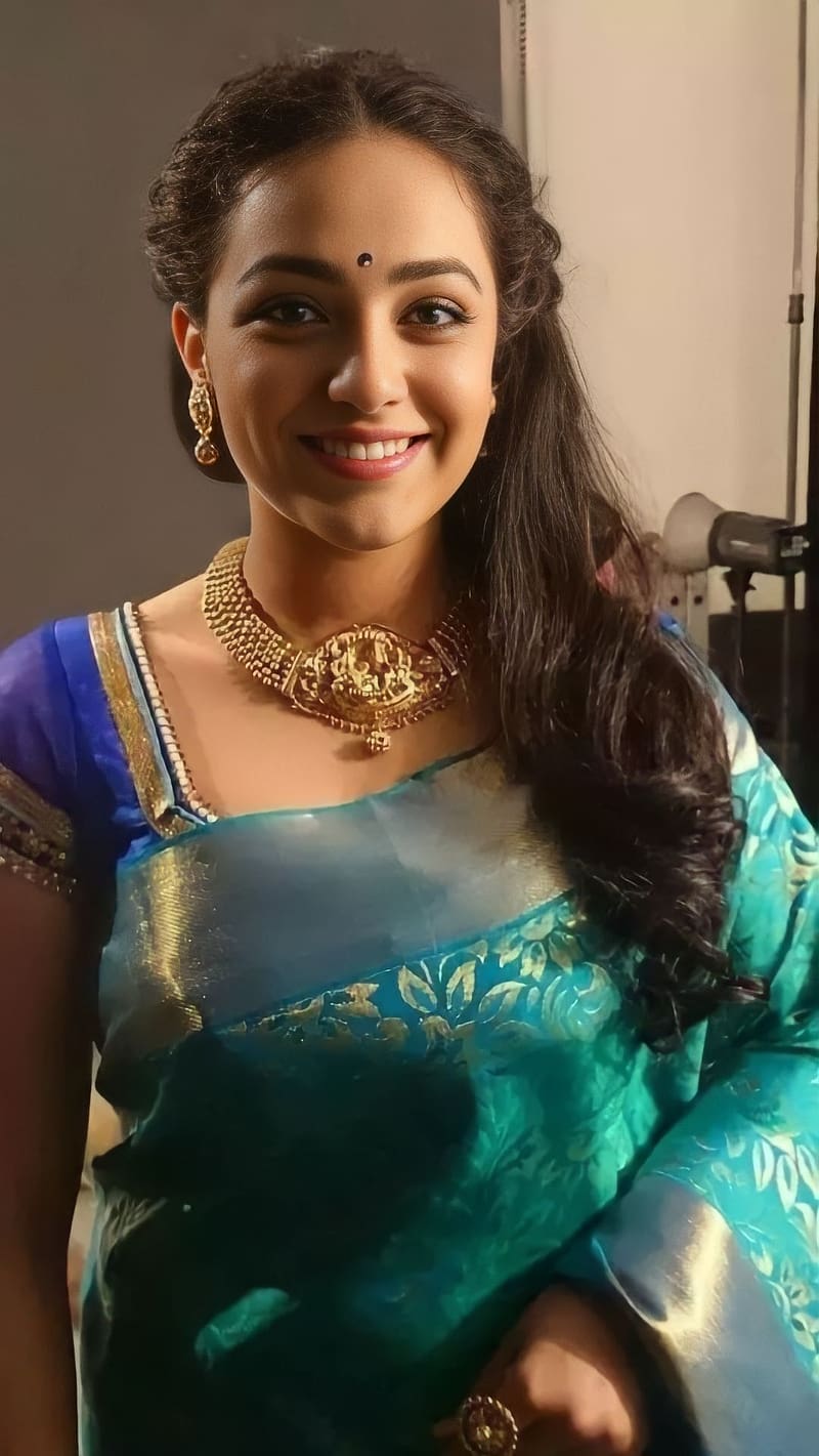 Nithya Menon, saree beauty, malayalam actress, HD phone wallpaper
