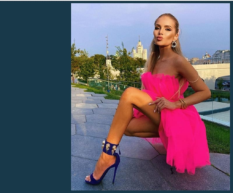 Alena Vragevskaya, pink dress, studded ankle straps, blue heels, outdoors, city park, trees, Blonde, bracelets, earrings, HD wallpaper