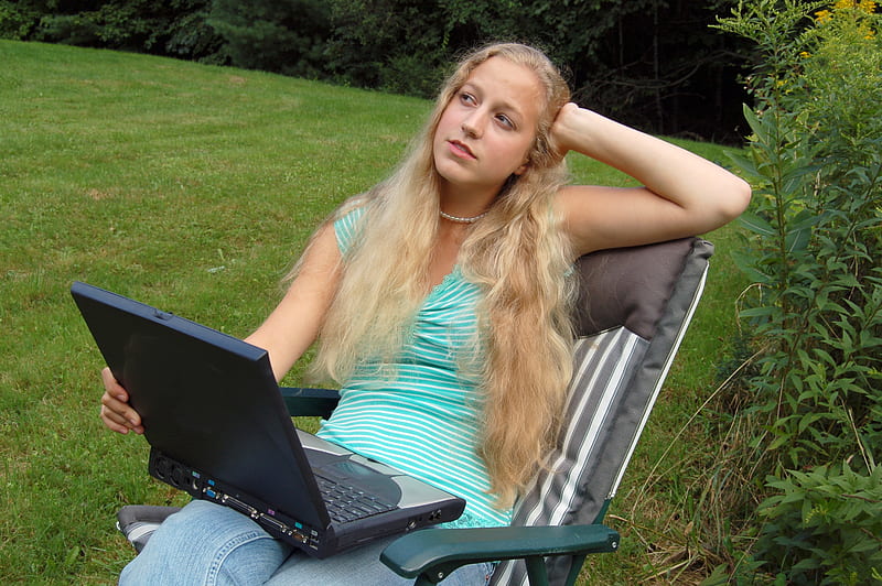 student-with-computer-outdoors, mobile, phone, laptop, smart, student, HD wallpaper