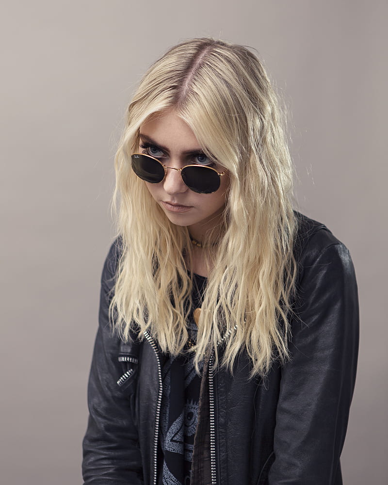 Taylor Momsen, women, singer, actress, blonde, blue eyes, long hair, women with shades, leather jackets, black jackets, black clothing, HD phone wallpaper