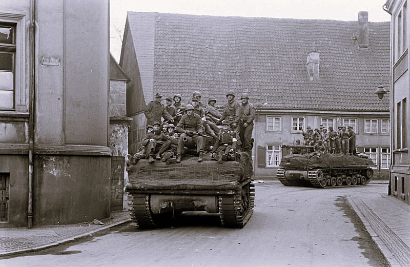 Captured German Soldiers (August 1944), Sherman Tank, World War Two, Soldiers, Sherman Tanks, HD wallpaper