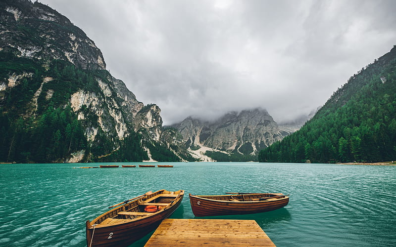 Mountain lake, dock, wooden boats, mountain landscape, fog, HD wallpaper