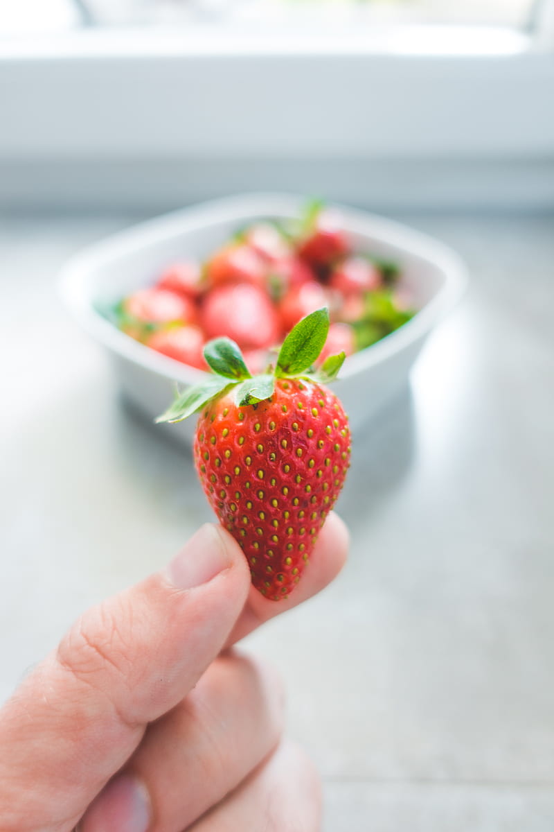 strawberries, leaves, fingers, food, HD phone wallpaper