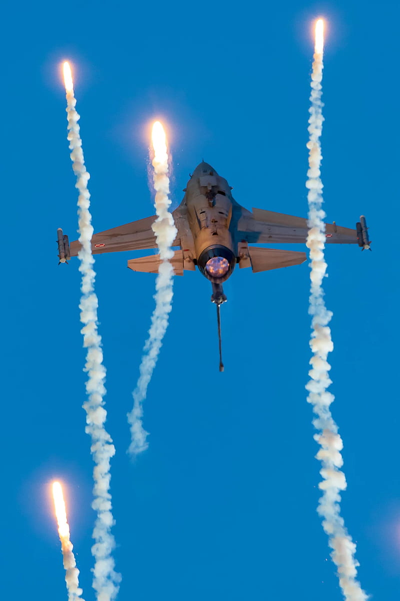 Flares, aerobatics, aerospace, airplane, airship, drone, f-16, force, jet, military, guerra, HD phone wallpaper