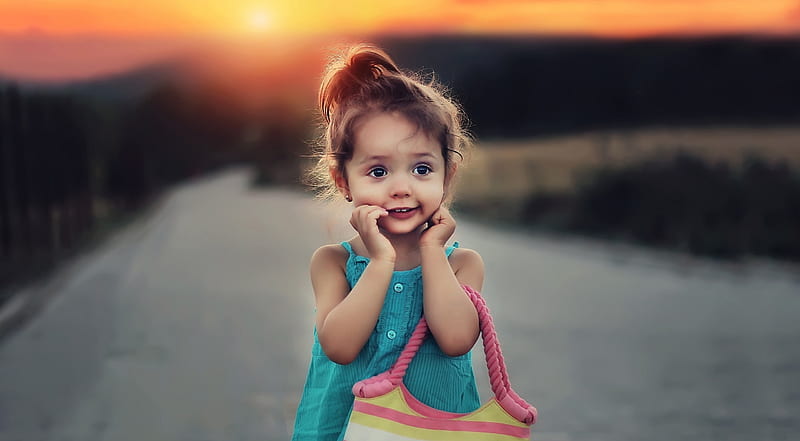 Little girl, little, girl, copil, sunset, child, road, pink, blue, purse, HD wallpaper