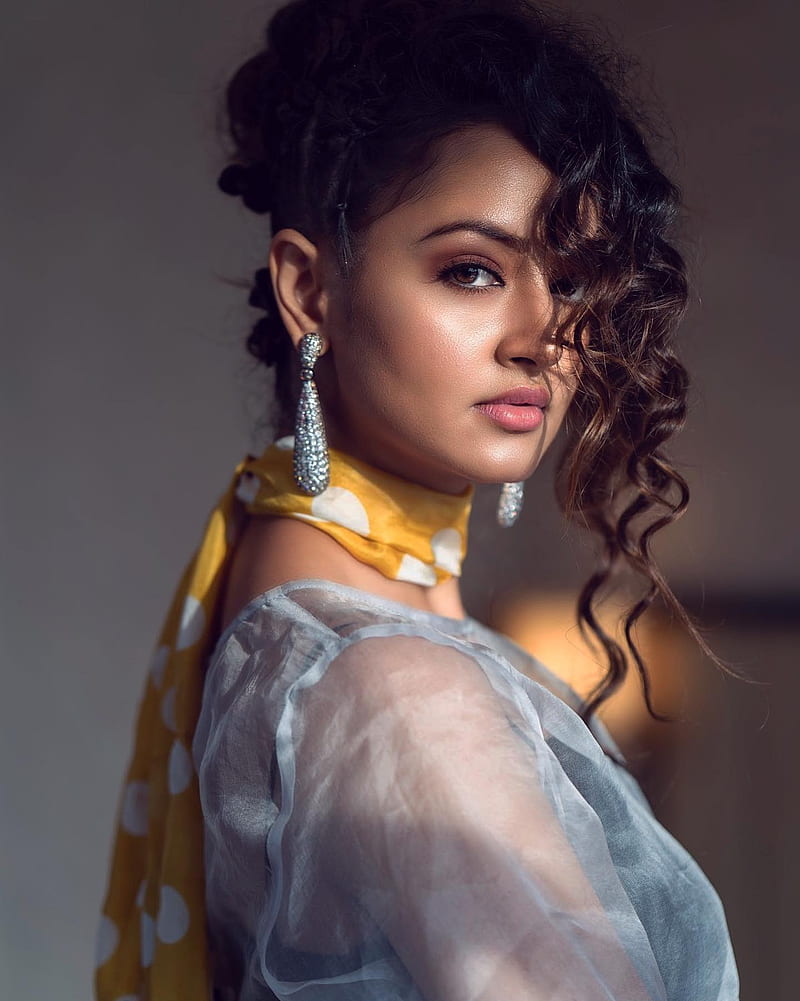 Shanvi Srivastava Instagram – Watch till end Behind the scenes for the  images made with Shanvi actor : @shanvisri Photo : @sandeep.mv @_sunburstt_  Design : @keyah_label MUA : @makeupby_ringkulaishram Handcrafted  Jewellerryby : @