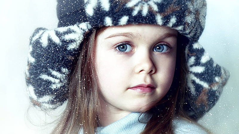 Ash Eyes Cute Little Girl Is Wearing Woolen Knitted Top And Cap Cute, HD wallpaper