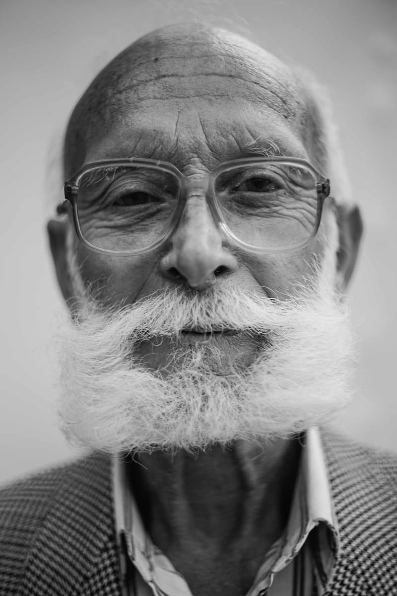 grayscale of man wearing eyeglasses, HD phone wallpaper