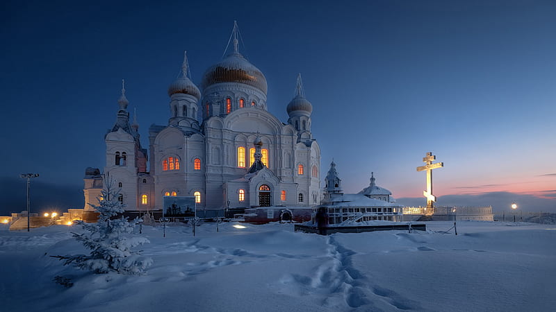 Dome Monastery Russia Temple During Sunset In Winter Travel, HD wallpaper