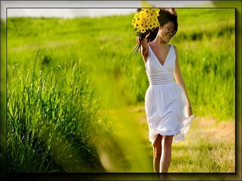 Mujer hermosa, pelo largo y castaño, naturaleza verde, ramo de flores  amarillas, Fondo de pantalla HD | Peakpx