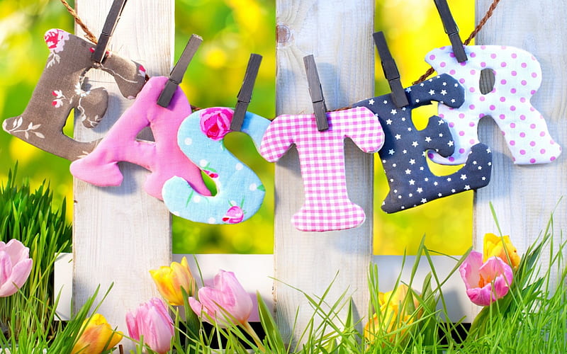 Happy Easter, clothepins, fence, colorful, stripes, grass, cloth, sign, easter, pastels, polkadots, green, fabric, flowers, pink, blue, HD wallpaper