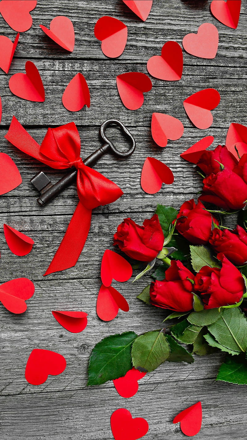 The key of love, corazones, red hearts, red roses, roses, wood, wooden, HD phone wallpaper