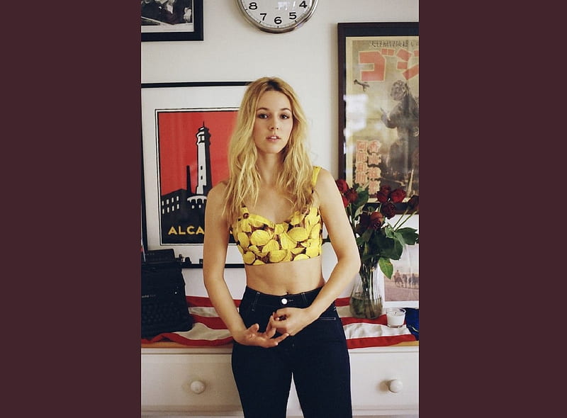 Alona Tal, yelow, jeans, flower pattern, chest of drawers, blonde, roses in vase, sports bra, prints on wall, HD wallpaper