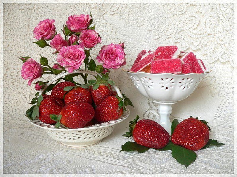 sweet taste, candy, pinkroses, berries, flowers, strawberries, bowl, HD wallpaper