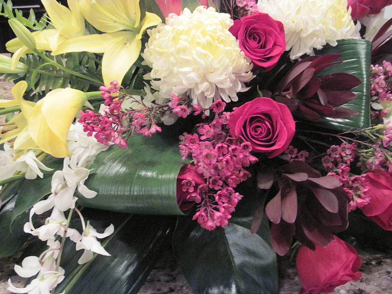 Ramo de flores 02, rojo, amarillo, rosas, jazmín, grafía, verde, ramo,  flores, Fondo de pantalla HD | Peakpx