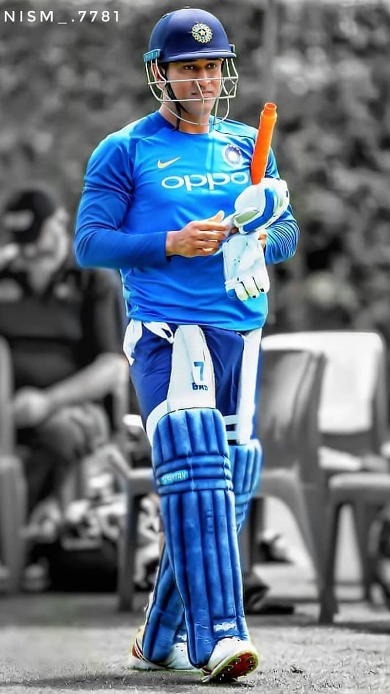 Ms Dhoni Wearing Gloves, ms dhoni, wearing gloves, blue jersey, cricket, indian, legend, mahi, HD phone wallpaper