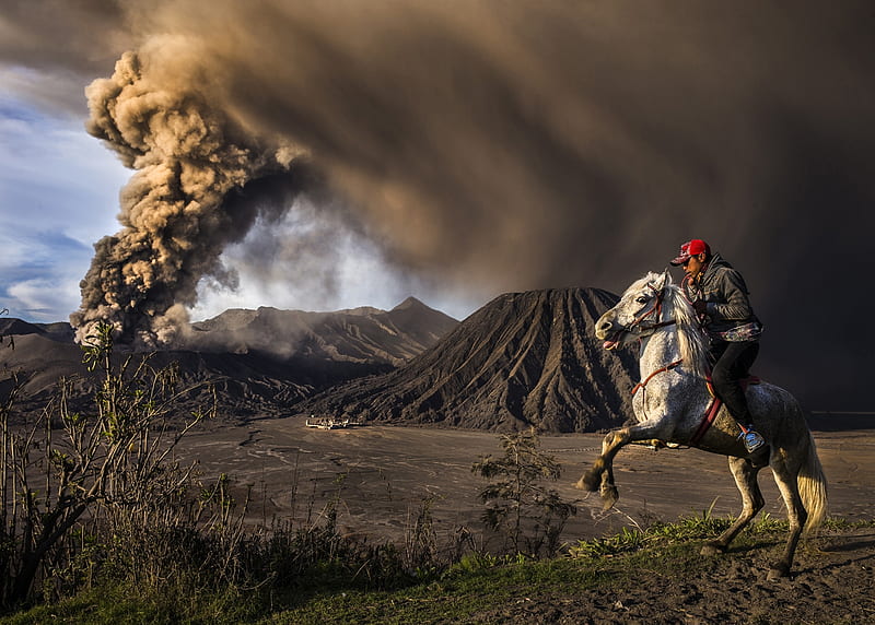 Mt. Bromo Eruption, Java, Indonesia, rider, horse, smoke, volcano, landscape, HD wallpaper