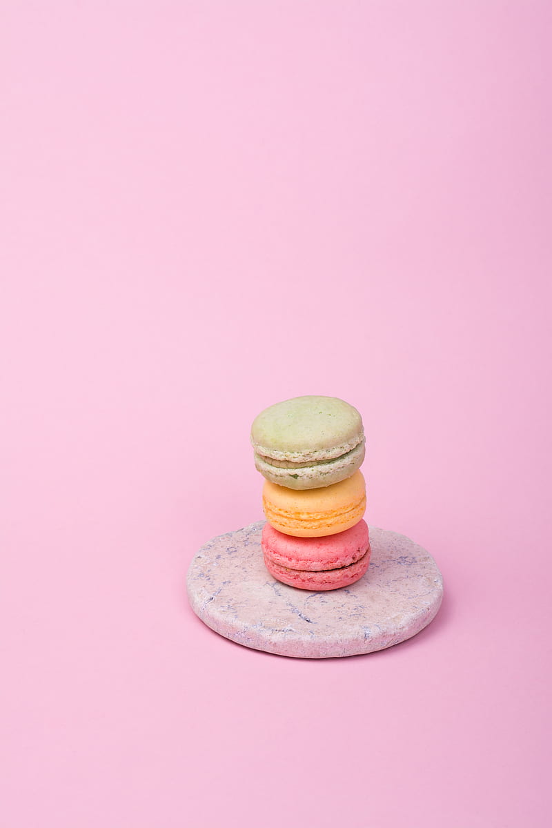 three French macaroons on plate, HD phone wallpaper