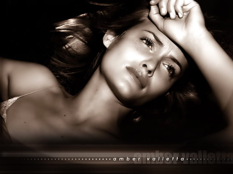 Amber Valletta, elegance, vogue, supermodel, model, actress, fashion, versace, HD wallpaper
