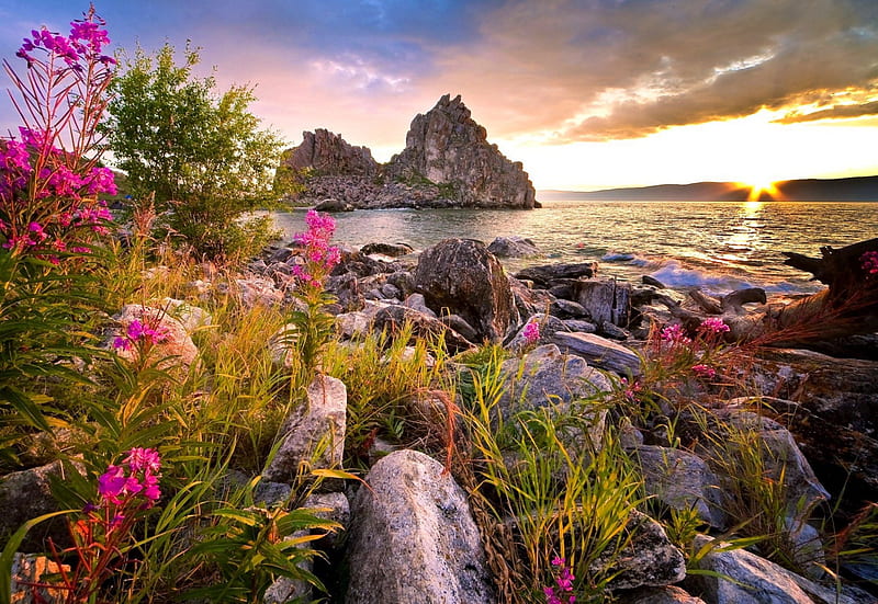 Rocky shores, rocks, shore, view, bonito, sunset, waves, sky, sea, beach, stones, flowers, HD wallpaper