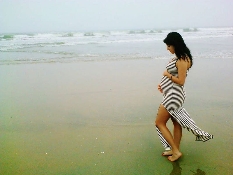 Motherhood, beach, mother, pregnant, ocean, HD wallpaper