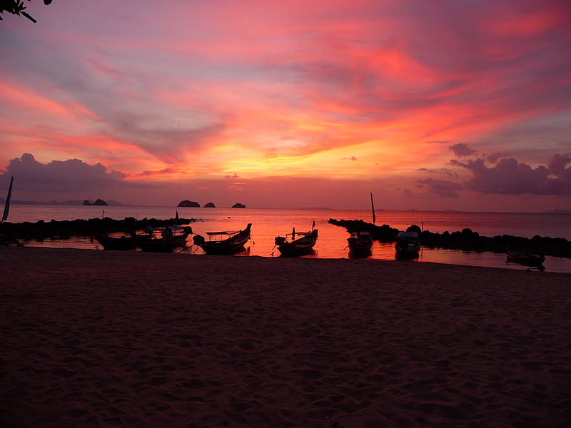 Sunset, sun, background, bonito, sky, clouds, beach, boats, sand, sunsets, beauty, nature, popular, pink, landscape, HD wallpaper