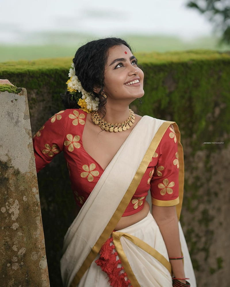 Anupama parameswaran, head, sari, HD phone wallpaper