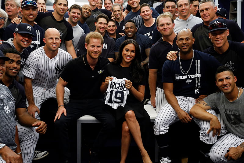 Black and White ... , smiles, Custom made jersey, Archie, Harry, Duke and Duchess of Sussex, bunch, team , Black and White, Megan, London Series, New York Yankees, MLB, HD wallpaper