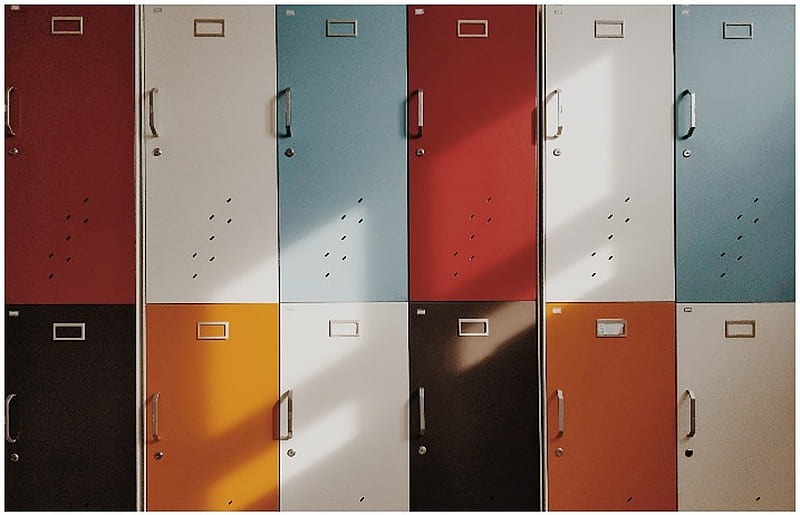 Students don't use lockers anymore, so schools are considering removing them, HD wallpaper