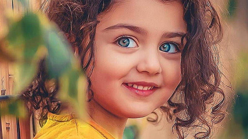 Smiley Curly Hair Blue Eyes Cute Girl In Blur Background Wearing Yellow Dress Cute, HD wallpaper